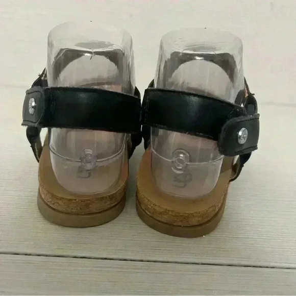 UGG Girls' Rynell Leopard Print Sandals - Picture 8 of 10